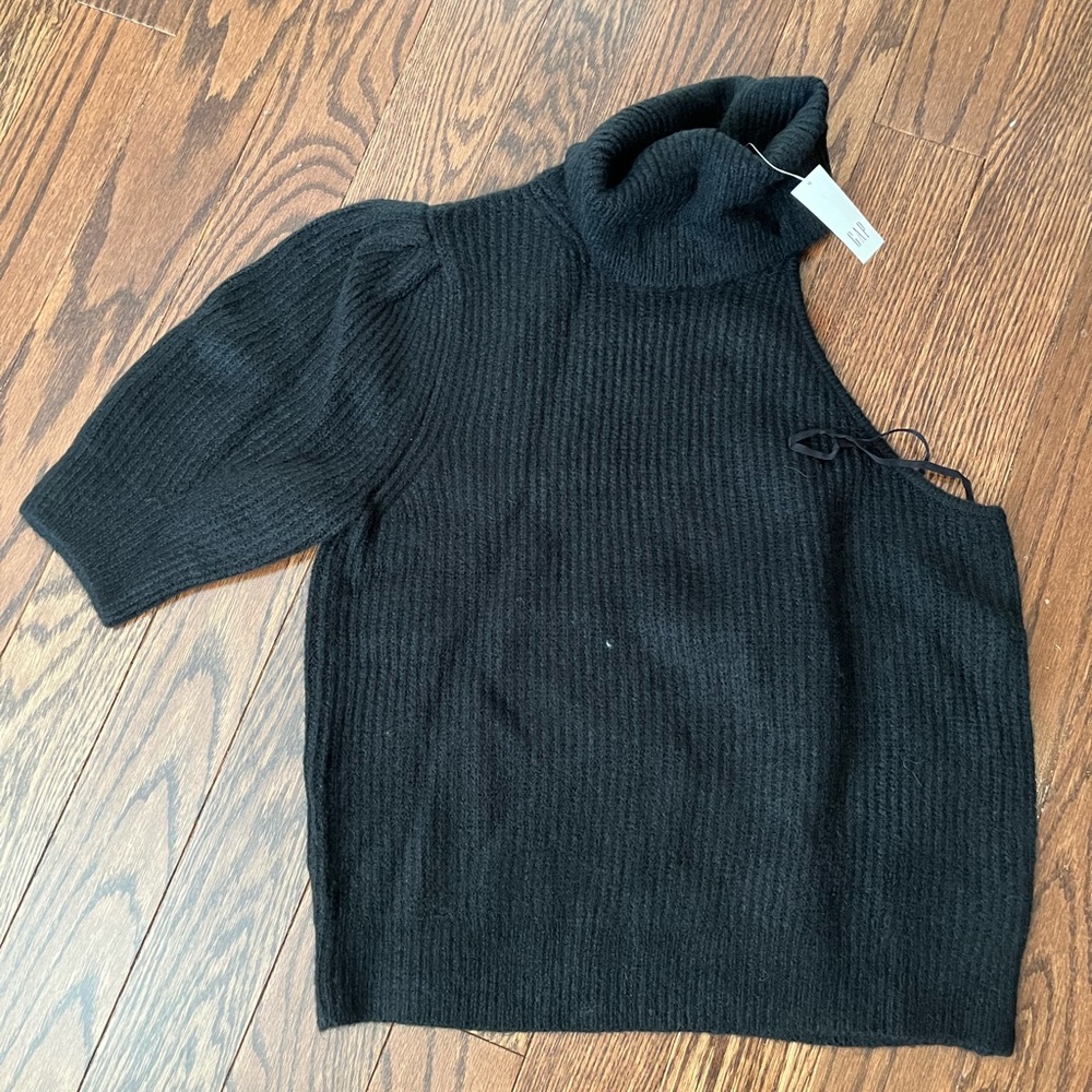 One sleeve puff sleeve turtleneck sweater